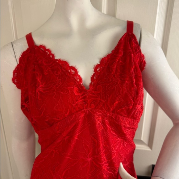 YITTY Red Lace Chemise with Scalloped V-Neck - Picture 4 of 12